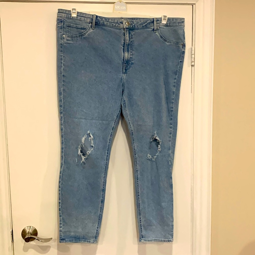 New w/o tags H&M curvy jogging distressed